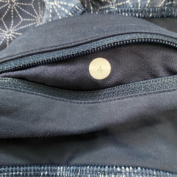 Lululemon Athletica Run Times Navy Printed Mid Rise Lined Athletic Shorts Size 4 - Picture 8 of 9
